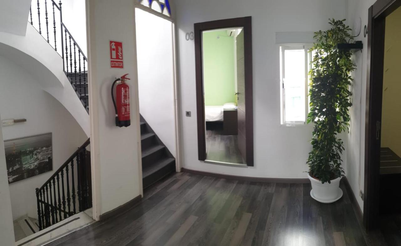 Residencia Viriato Albergue Sevilla Exterior foto
